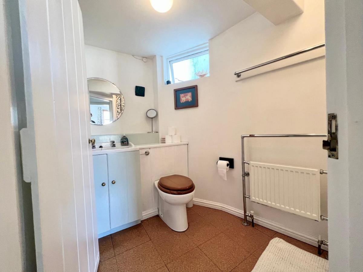 Pass The Keys 64 Church Street Characterful 2-Bed Cottage In The Heart Of Town Kingsbridge  Kültér fotó